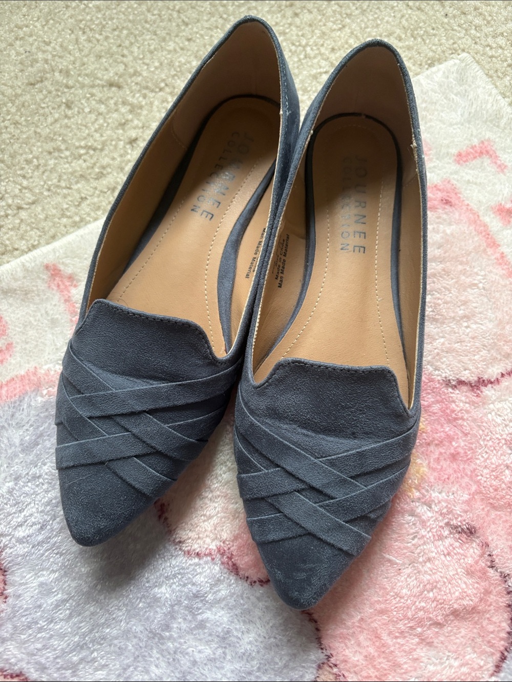 Pointed toe blue flats